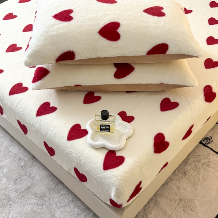 91家纺网 家纺一手货源 找家纺 爱多多家居 2025新款印花兔毛绒高克重单床笠床笠单件 床笠-红色爱心