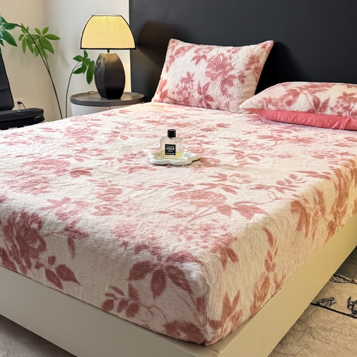 91家纺网 家纺一手货源 找家纺 爱多多家居 2025新款印花兔毛绒高克重单床笠床笠单件 床笠-花间粉