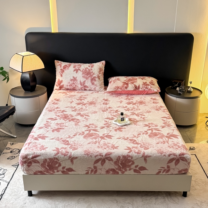 91家纺网 家纺一手货源 找家纺 爱多多家居 2025新款印花兔毛绒高克重单床笠床笠单件 床笠-花间粉