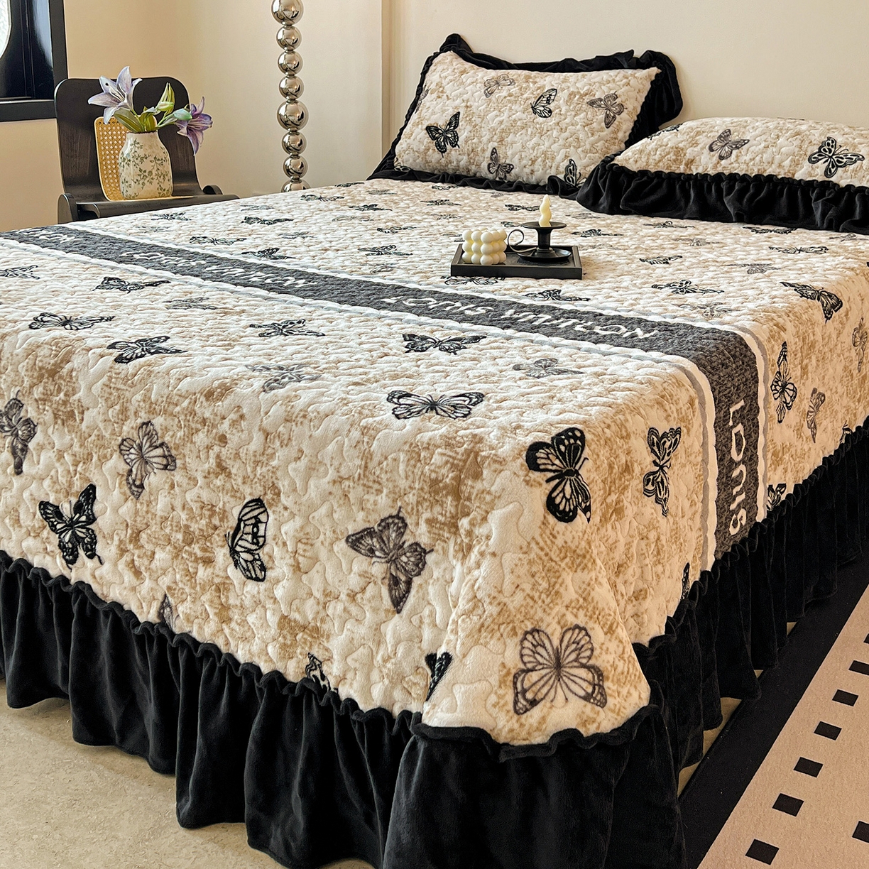 91家纺网 家纺一手货源 找家纺 云玲时尚 2025新款牛奶绒赫本风夹棉床盖四件套 蝴蝶-陀