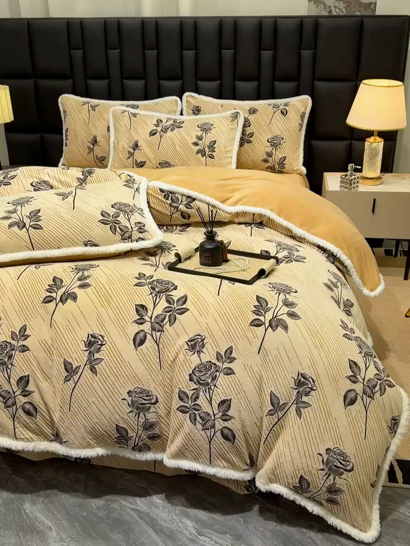 91家纺网 家纺一手货源 找家纺 云玲时尚 2025新款牛奶绒立体雕花兔毛绒包边四件套 水墨玫瑰