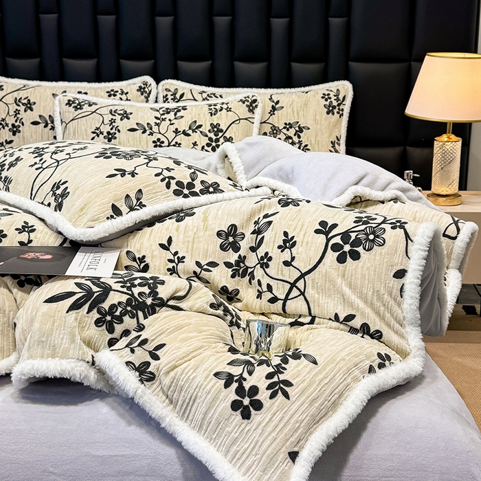 91家纺网 家纺一手货源 找家纺 云玲时尚 2025新款牛奶绒立体雕花兔毛绒包边四件套 香榭落叶