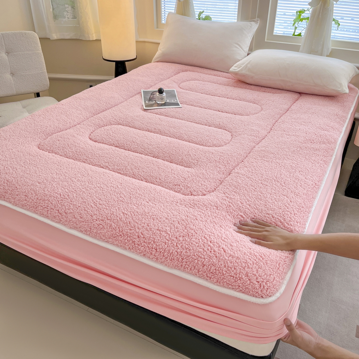 91家纺网 家纺一手货源 找家纺 悠米悠家 2025新款A类羊羔绒夹棉大豆床笠床垫 粉色