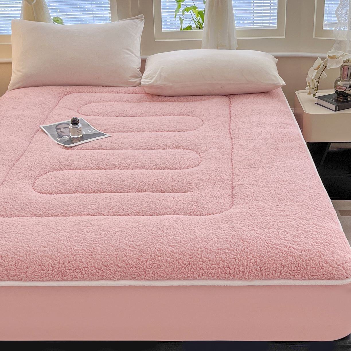 91家纺网 家纺一手货源 找家纺 悠米悠家 2025新款A类羊羔绒夹棉大豆床笠床垫 粉色