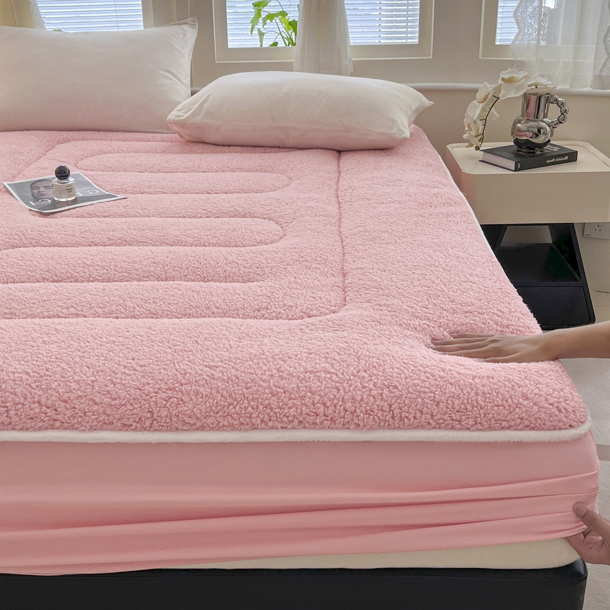 91家纺网 家纺一手货源 找家纺 悠米悠家 2025新款A类羊羔绒夹棉大豆床笠床垫 粉色