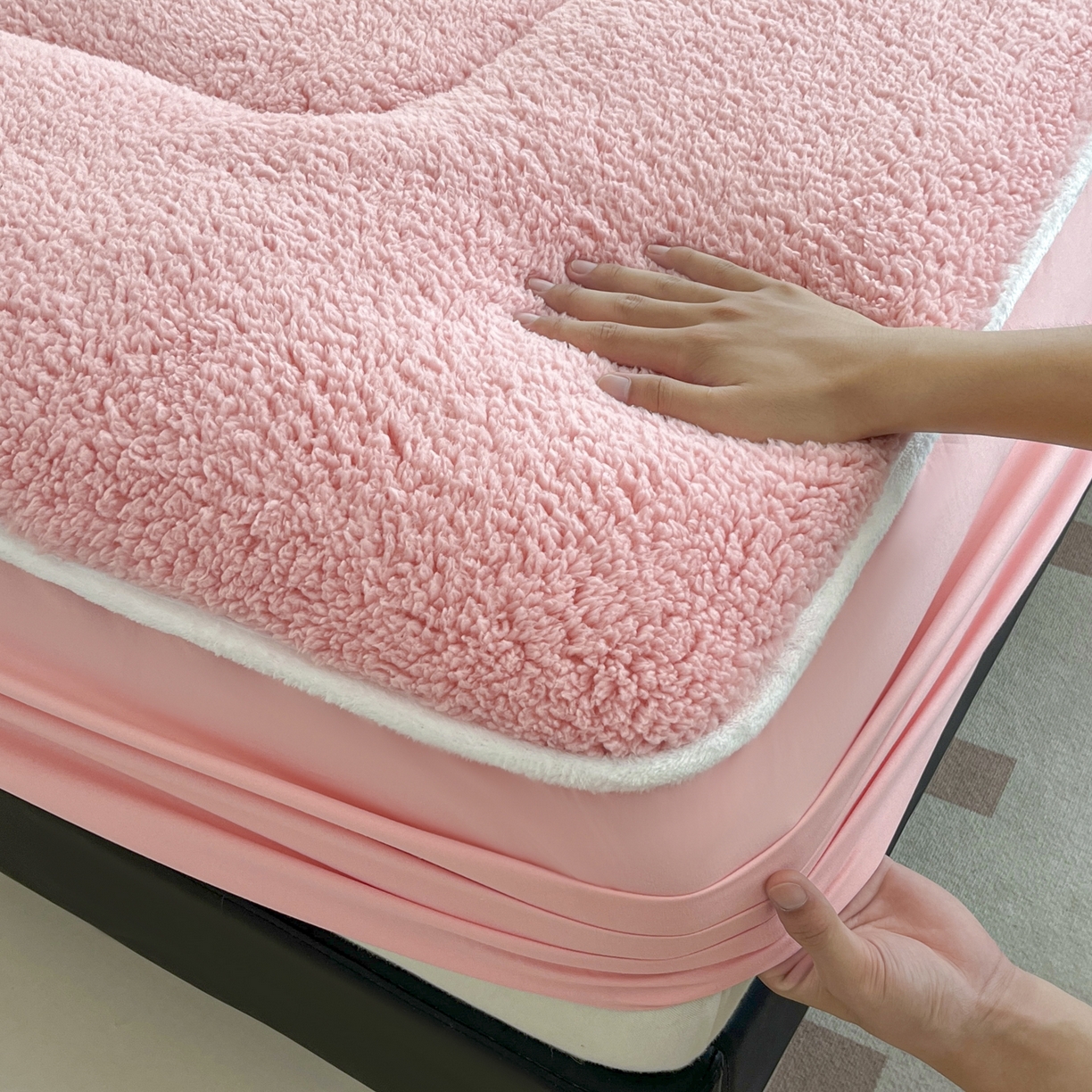 91家纺网 家纺一手货源 找家纺 悠米悠家 2025新款A类羊羔绒夹棉大豆床笠床垫 粉色