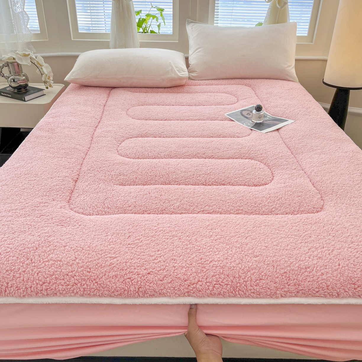 91家纺网 家纺一手货源 找家纺 悠米悠家 2025新款A类羊羔绒夹棉大豆床笠床垫 粉色