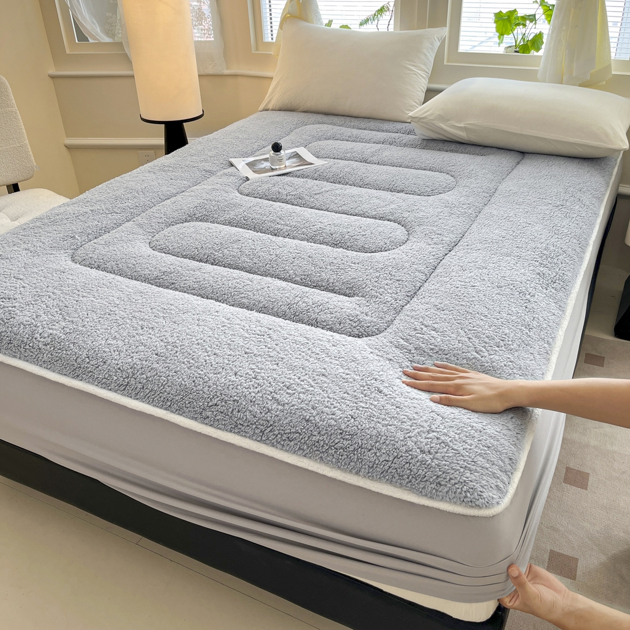 91家纺网 家纺一手货源 找家纺 悠米悠家 2025新款A类羊羔绒夹棉大豆床笠床垫 灰色