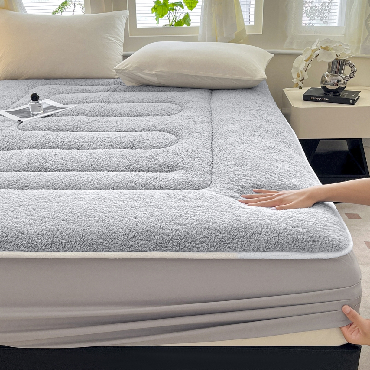91家纺网 家纺一手货源 找家纺 悠米悠家 2025新款A类羊羔绒夹棉大豆床笠床垫 灰色