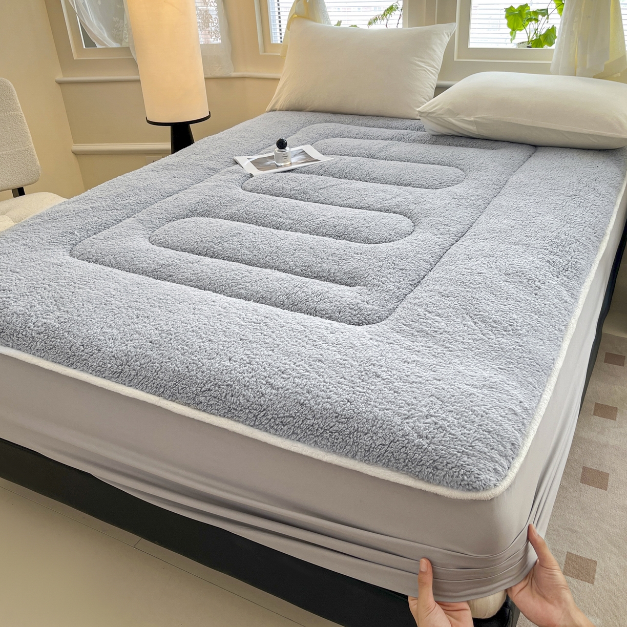 91家纺网 家纺一手货源 找家纺 悠米悠家 2025新款A类羊羔绒夹棉大豆床笠床垫 灰色