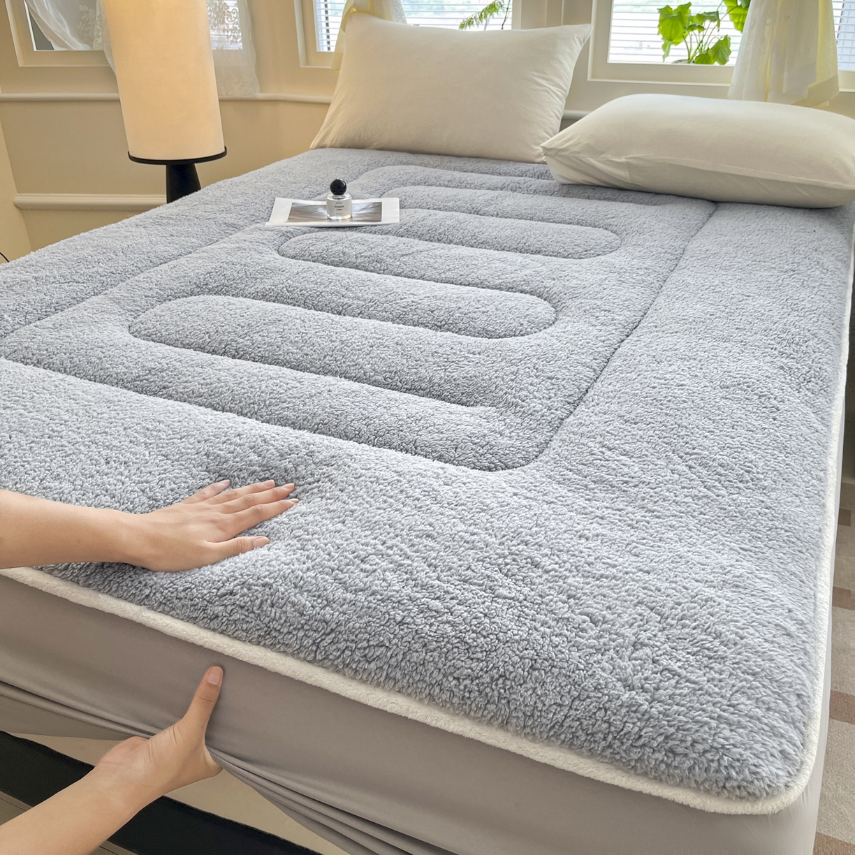 91家纺网 家纺一手货源 找家纺 悠米悠家 2025新款A类羊羔绒夹棉大豆床笠床垫 灰色