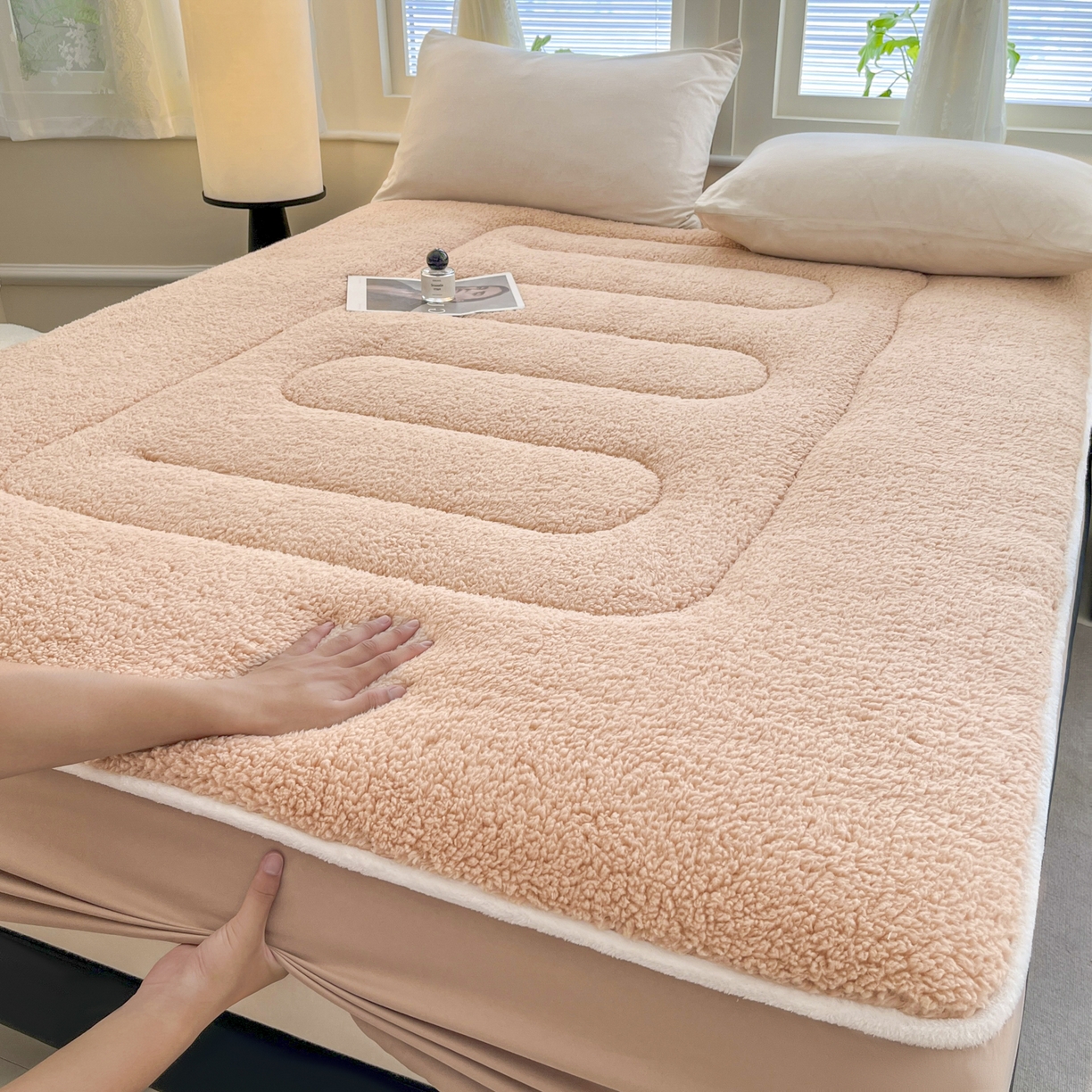 91家纺网 家纺一手货源 找家纺 悠米悠家 2025新款A类羊羔绒夹棉大豆床笠床垫 橘色