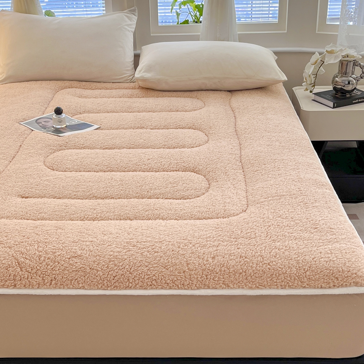 91家纺网 家纺一手货源 找家纺 悠米悠家 2025新款A类羊羔绒夹棉大豆床笠床垫 橘色