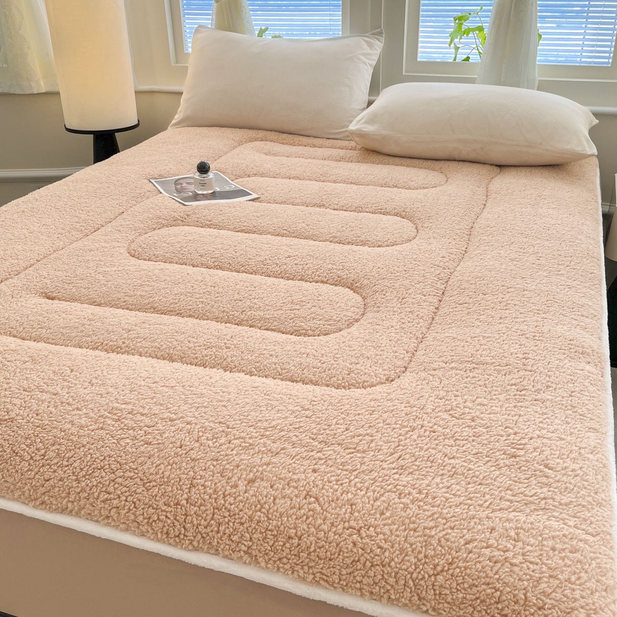 91家纺网 家纺一手货源 找家纺 悠米悠家 2025新款A类羊羔绒夹棉大豆床笠床垫 橘色