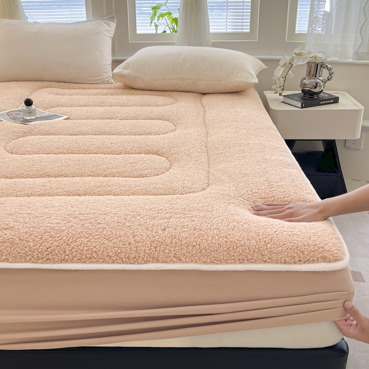 91家纺网 家纺一手货源 找家纺 悠米悠家 2025新款A类羊羔绒夹棉大豆床笠床垫 橘色