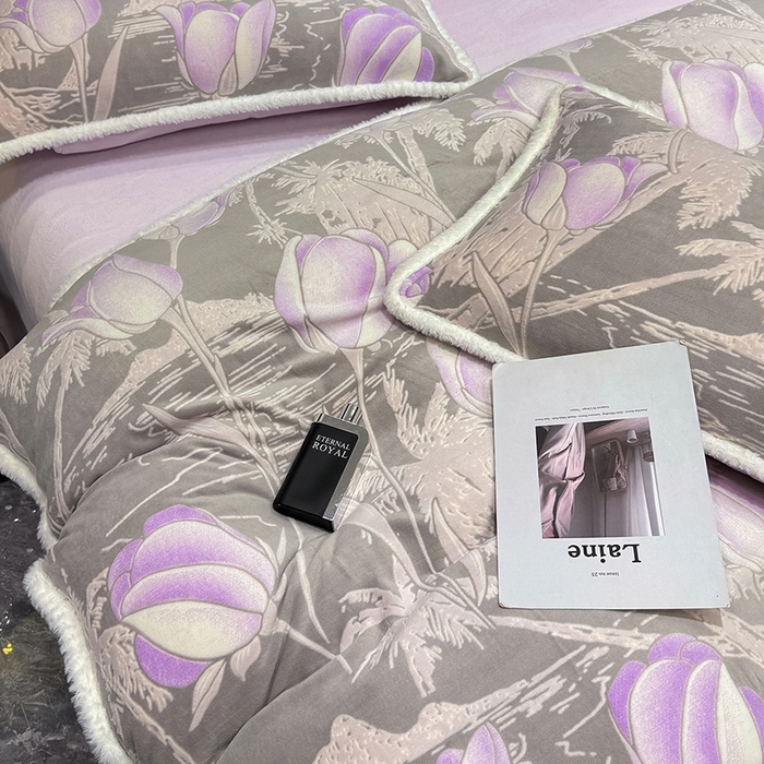 91家纺网 家纺一手货源 找家纺 云玲时尚 2025新款牛奶绒立体雕花兔毛绒包边四件套 郁金香紫