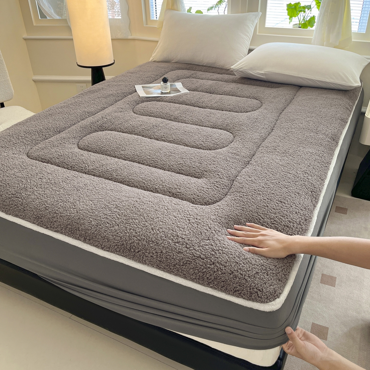 91家纺网 家纺一手货源 找家纺 悠米悠家 2025新款A类羊羔绒夹棉大豆床笠床垫 咖色