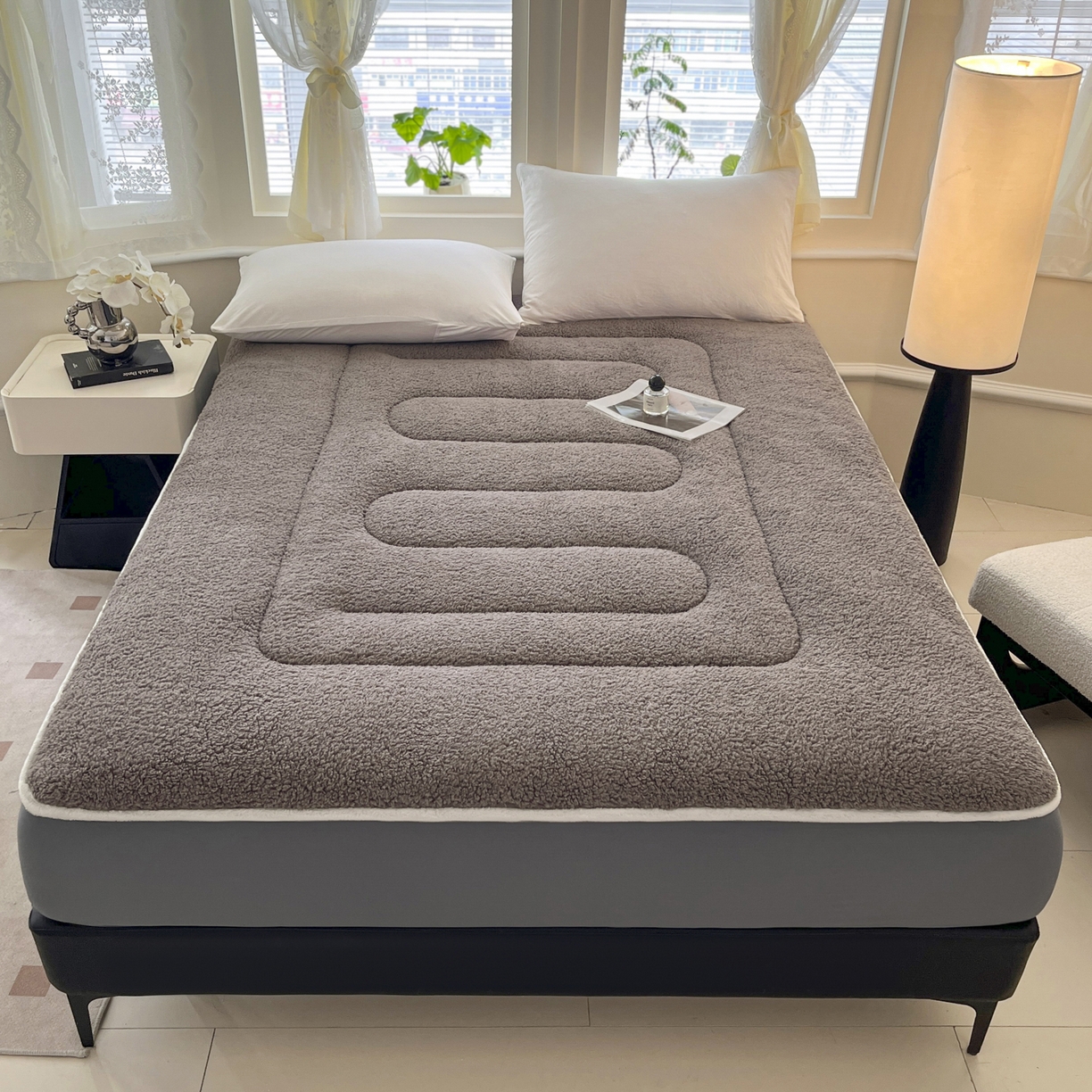 91家纺网 家纺一手货源 找家纺 悠米悠家 2025新款A类羊羔绒夹棉大豆床笠床垫 咖色