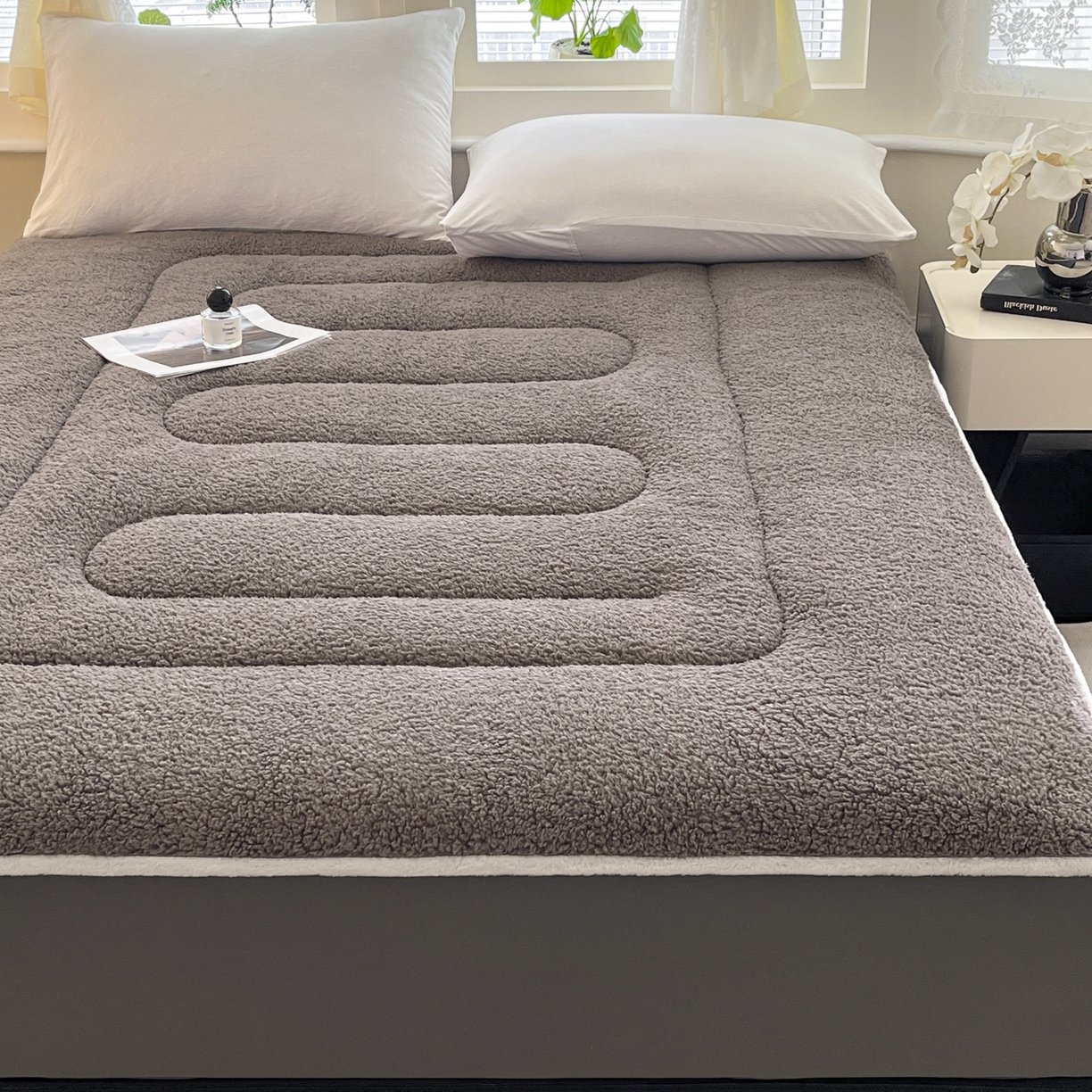 91家纺网 家纺一手货源 找家纺 悠米悠家 2025新款A类羊羔绒夹棉大豆床笠床垫 咖色