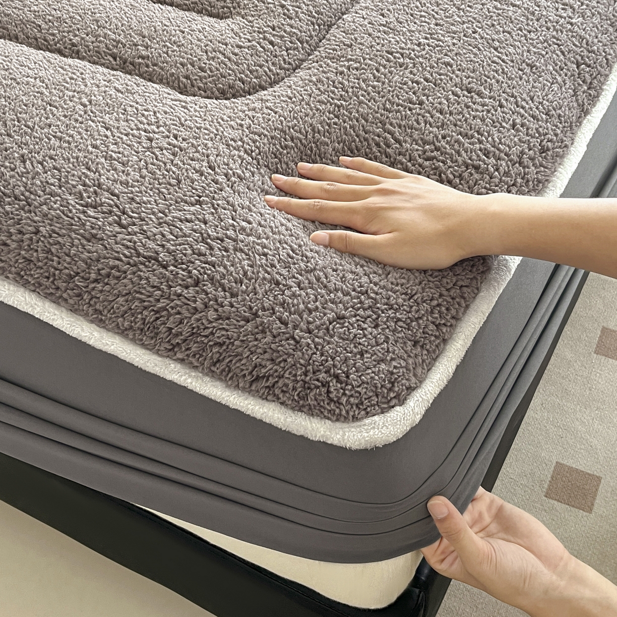 91家纺网 家纺一手货源 找家纺 悠米悠家 2025新款A类羊羔绒夹棉大豆床笠床垫 咖色