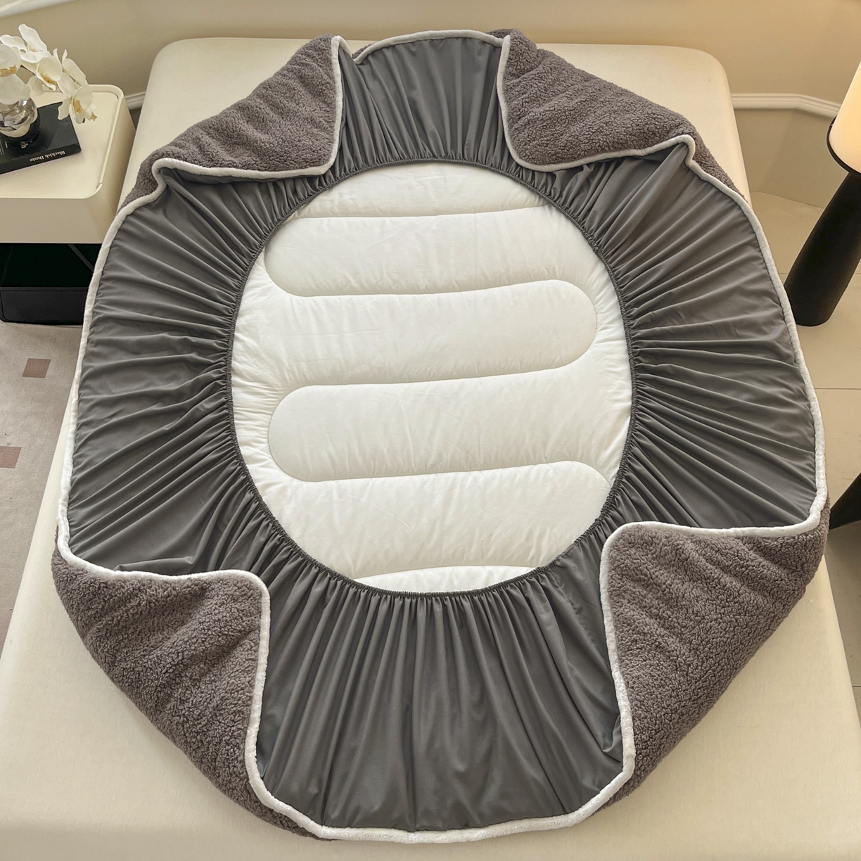 91家纺网 家纺一手货源 找家纺 悠米悠家 2025新款A类羊羔绒夹棉大豆床笠床垫 咖色