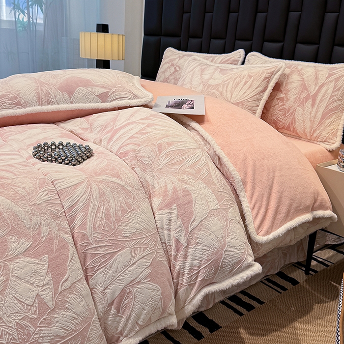 91家纺网 家纺一手货源 找家纺 云玲时尚 2025新款牛奶绒立体雕花兔毛绒包边四件套 仲夏浪漫