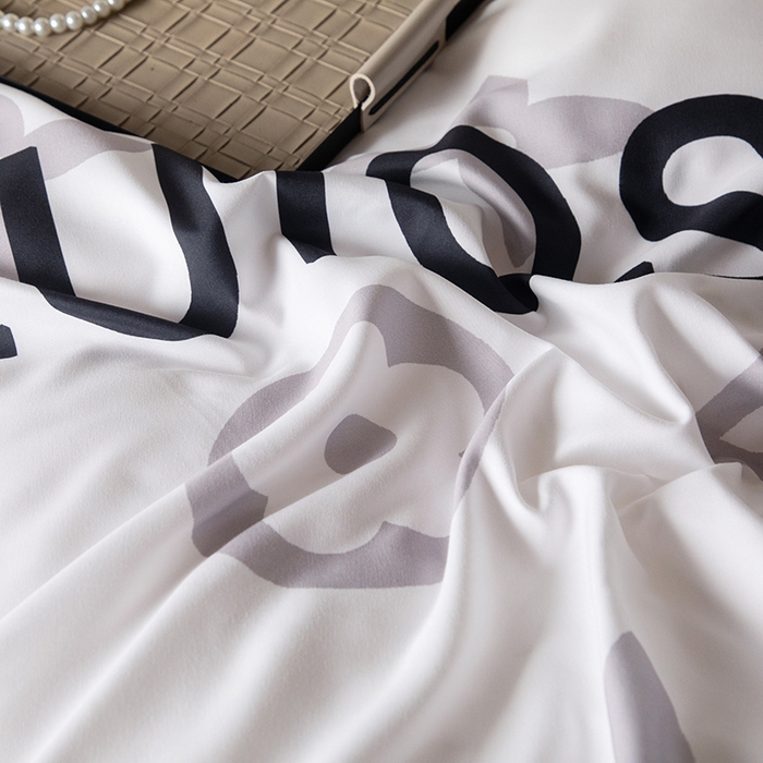 91家纺网 家纺一手货源 找家纺 摩卡（乐趣） 2025新款现代简约四季棉四季款四件套 熊仔白