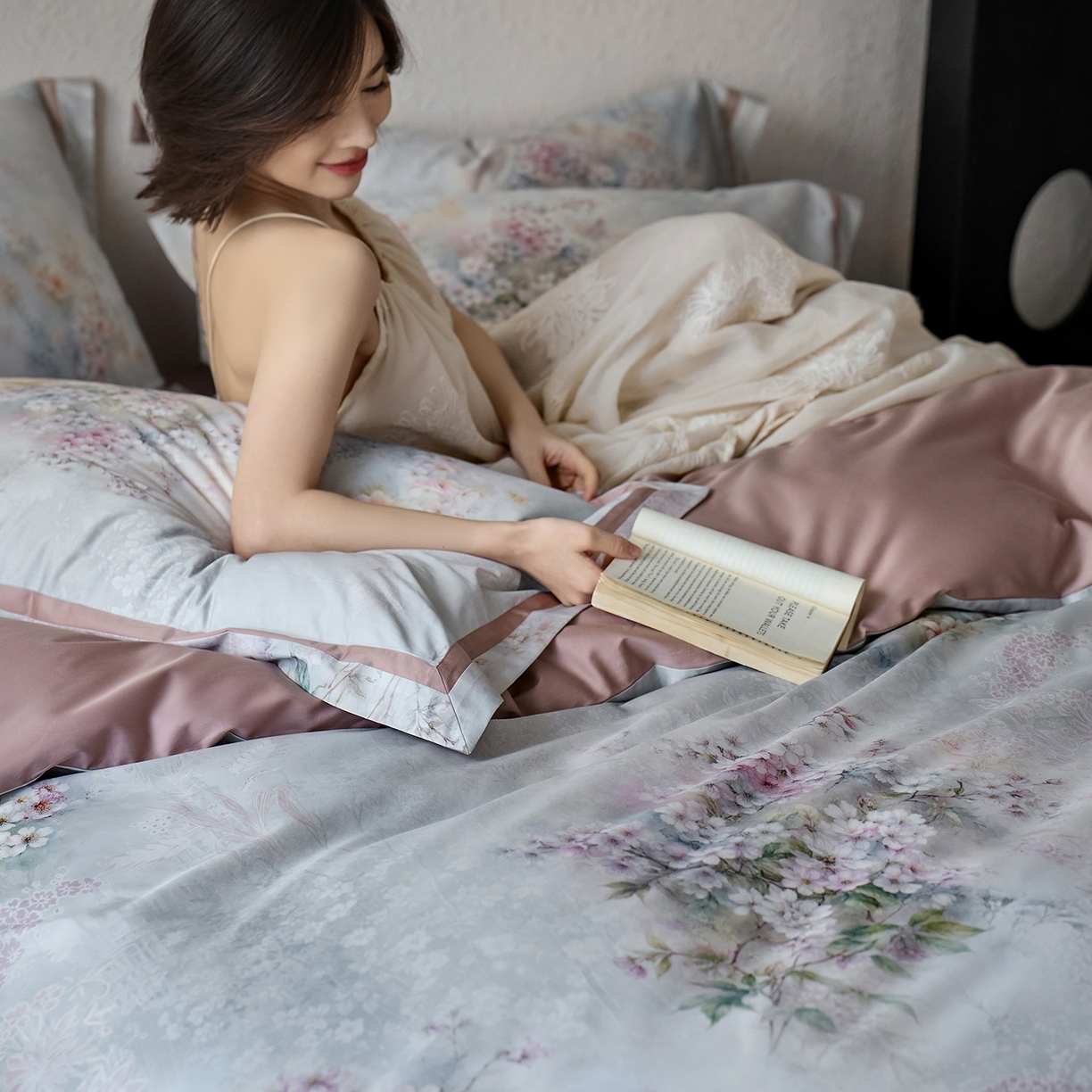 91家纺网 家纺一手货源 找家纺 轩和家居 2025新款70SA类轻奢长绒棉纯棉花四件套正品YKK拉链+精品做工 第一组 绿野花颂