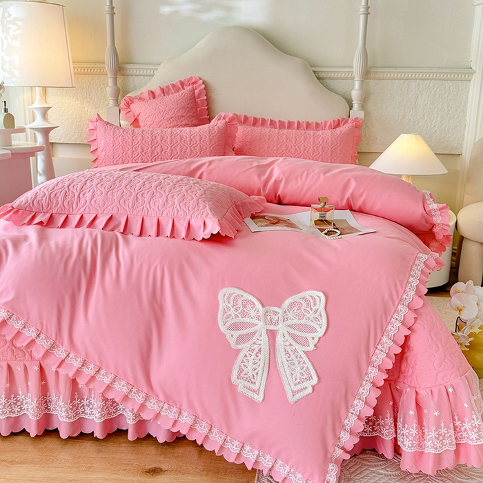 91家纺网 家纺一手货源 找家纺 后庭寝室 2025新款法式公主风亲肤床盖四件套-蝶恋系列 蝶恋-粉玉