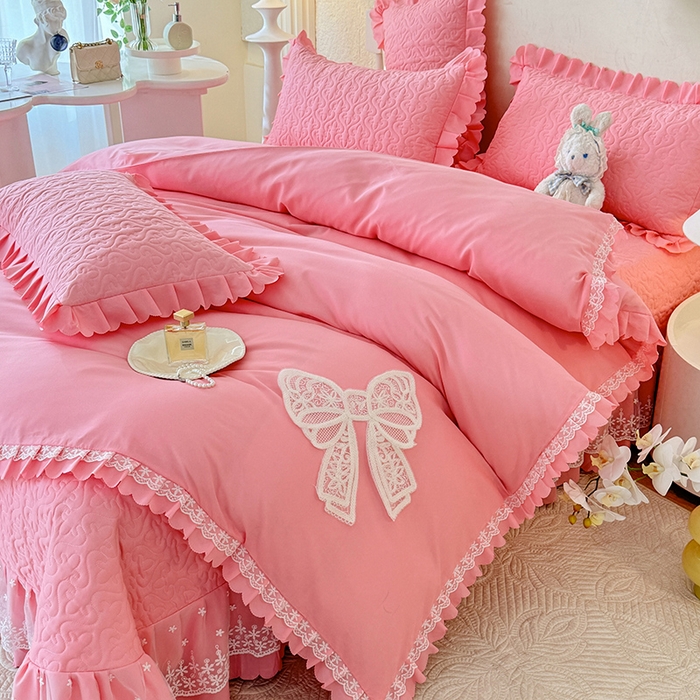 91家纺网 家纺一手货源 找家纺 后庭寝室 2025新款法式公主风亲肤床盖四件套-蝶恋系列 蝶恋-粉玉