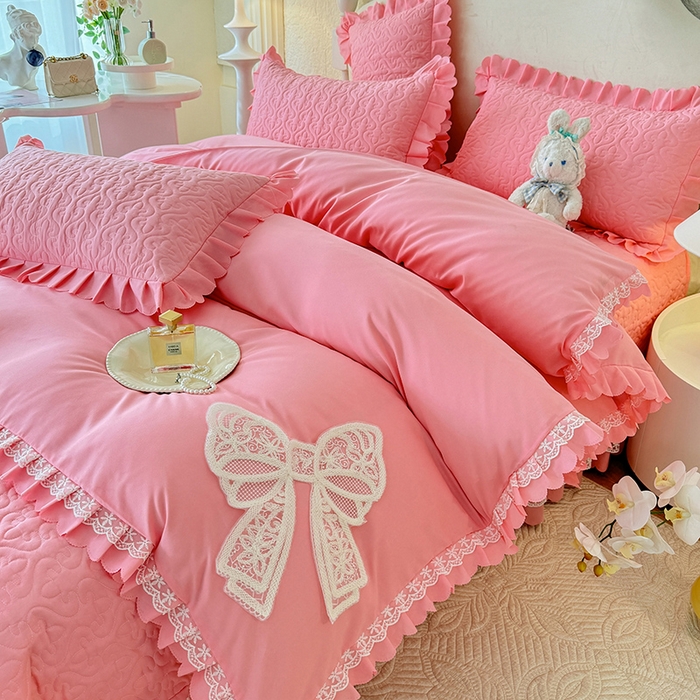 91家纺网 家纺一手货源 找家纺 后庭寝室 2025新款法式公主风亲肤床盖四件套-蝶恋系列 蝶恋-粉玉