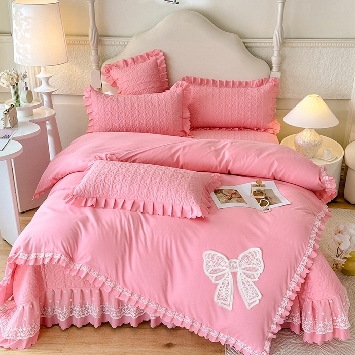91家纺网 家纺一手货源 找家纺 后庭寝室 2025新款法式公主风亲肤床盖四件套-蝶恋系列 蝶恋-粉玉