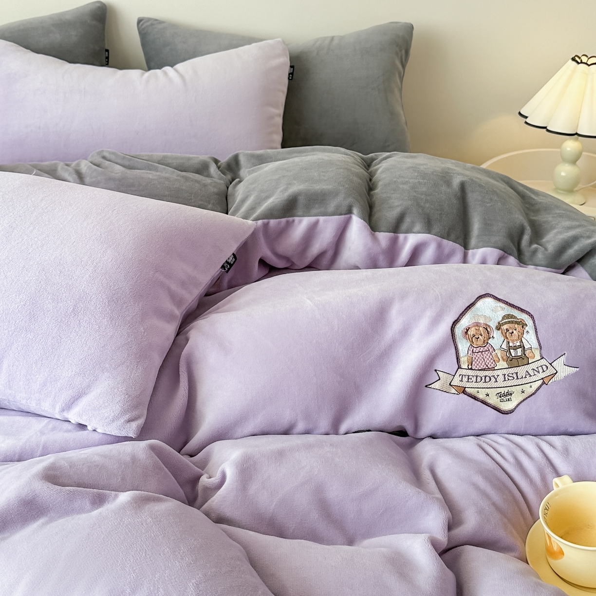 91家纺网 家纺一手货源 找家纺 （总）泰迪爱兰Teddy ISLAND 2025新款IP绣花牛奶绒刺绣套件