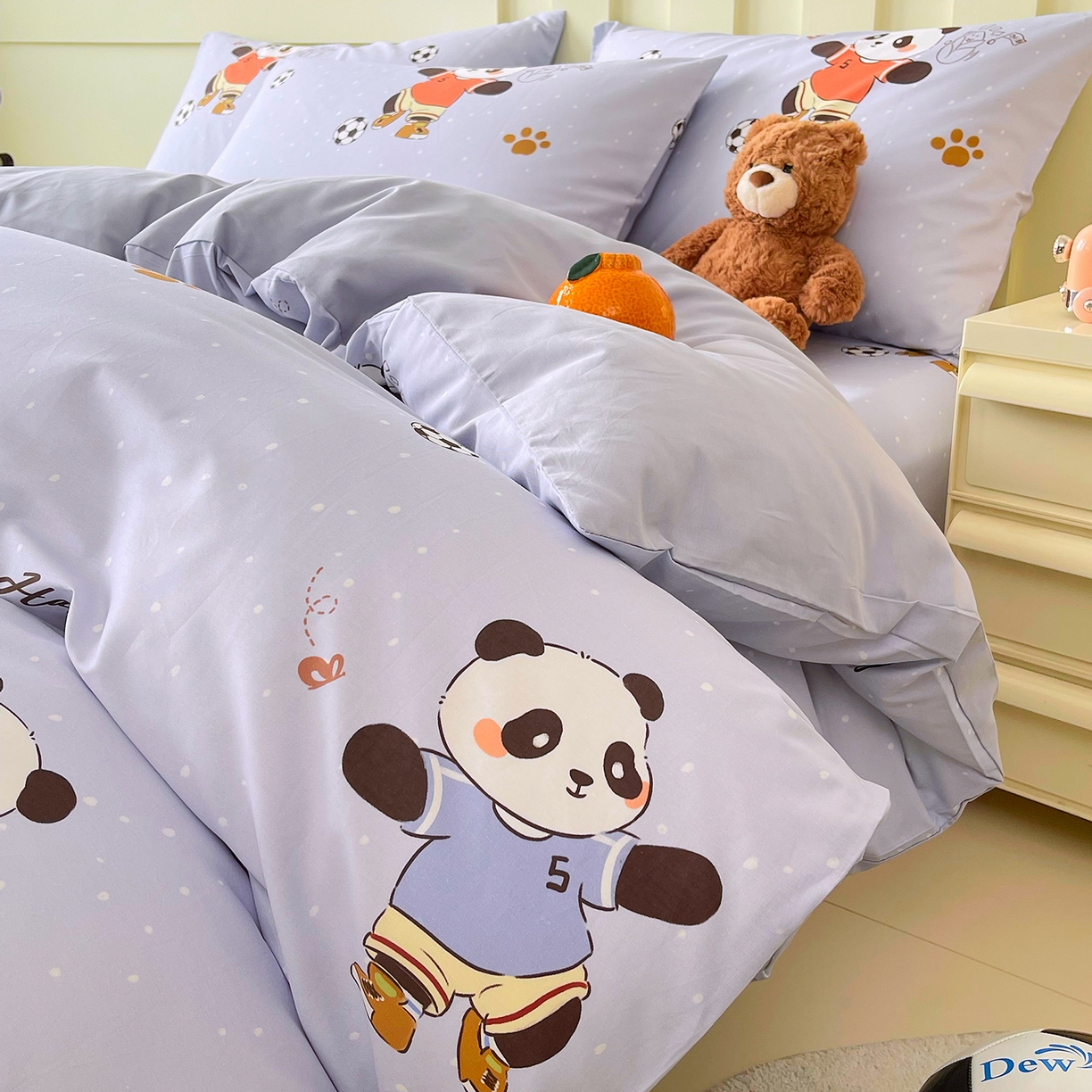 91家纺网 家纺一手货源 找家纺 金鑫汇家纺 2025新款A类全棉纯棉印花大床图四件套 足球争霸赛-灰