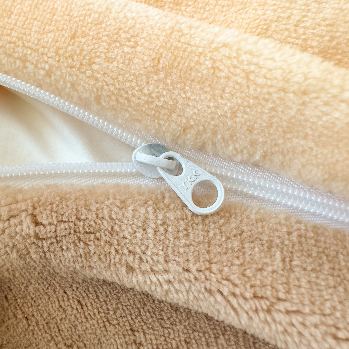 91家纺网 家纺一手货源 找家纺 泰迪爱兰Teddy ISLAND 2026新款IP绣花牛奶绒刺绣套件 奶黄+浅咖