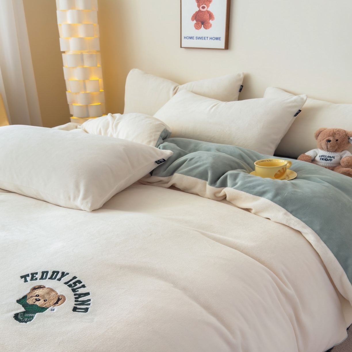 91家纺网 家纺一手货源 找家纺 泰迪爱兰Teddy ISLAND 2026新款IP绣花牛奶绒刺绣套件 奶油白+清绿