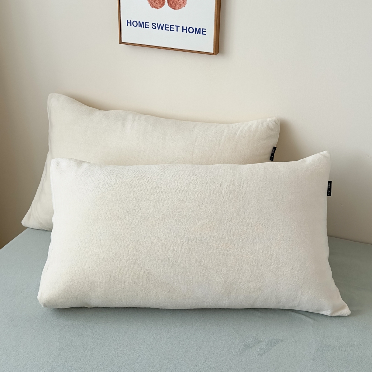 91家纺网 家纺一手货源 找家纺 泰迪爱兰Teddy ISLAND 2026新款IP绣花牛奶绒刺绣套件 奶油白+清绿