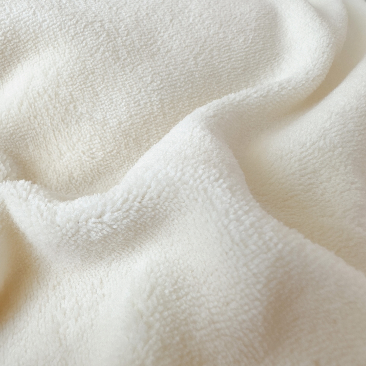 91家纺网 家纺一手货源 找家纺 泰迪爱兰Teddy ISLAND 2026新款IP绣花牛奶绒刺绣套件 奶油白+清绿