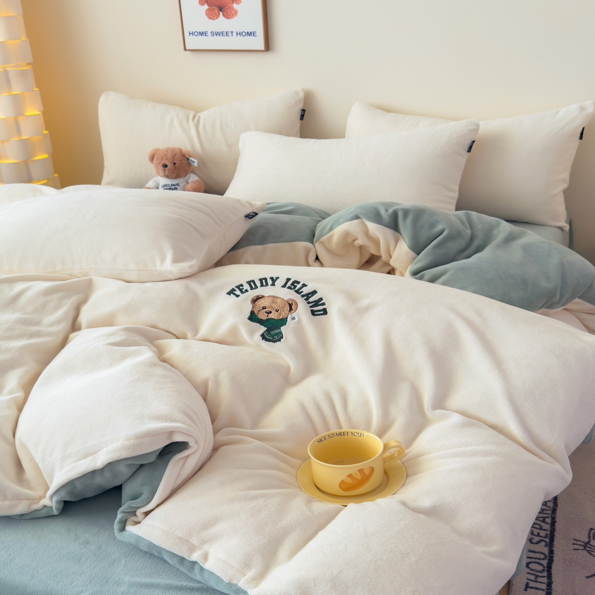 91家纺网 家纺一手货源 找家纺 泰迪爱兰Teddy ISLAND 2026新款IP绣花牛奶绒刺绣套件 奶油白+清绿