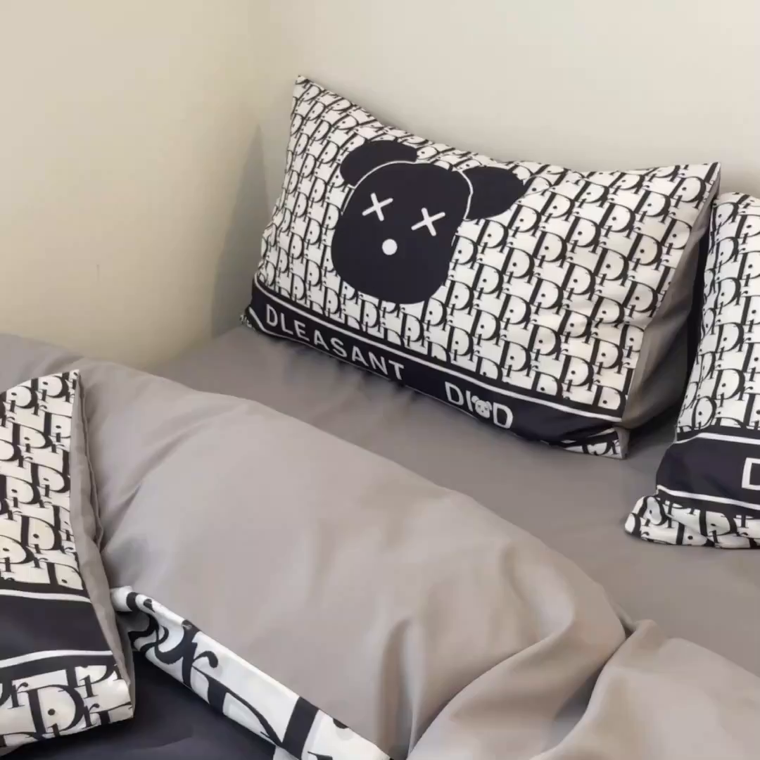 91家纺网 家纺一手货源 找家纺 摩卡（乐趣） 2025新款现代简约网红款四季棉四件套 黑白迪