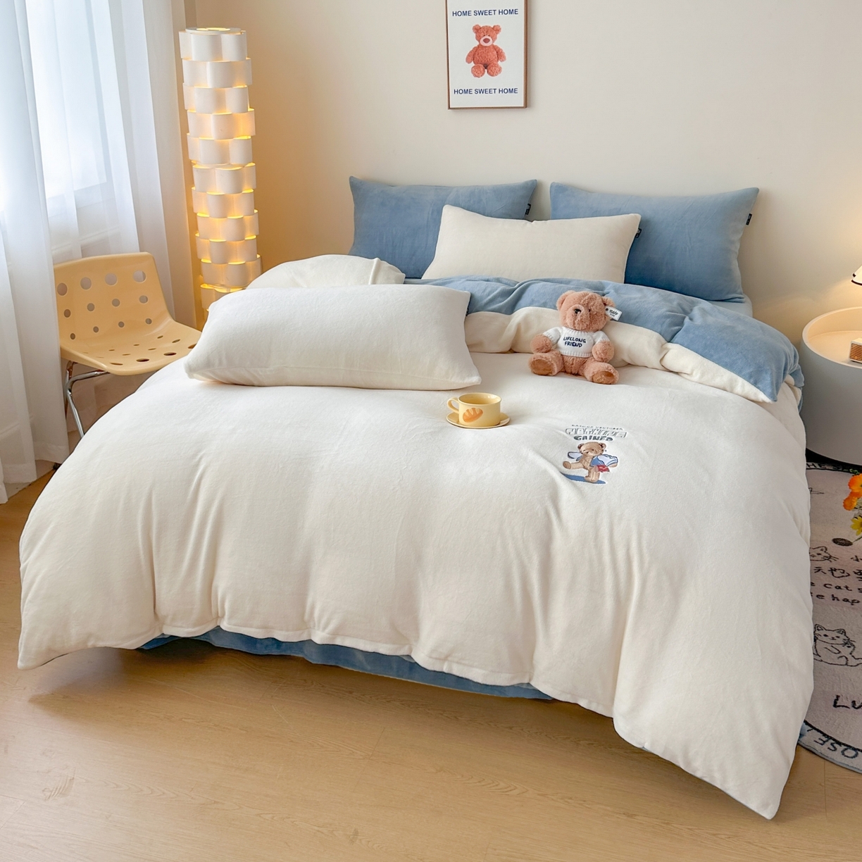 91家纺网 家纺一手货源 找家纺 泰迪爱兰Teddy ISLAND 2025新款IP绣花牛奶绒刺绣套件 奶油白+星空蓝