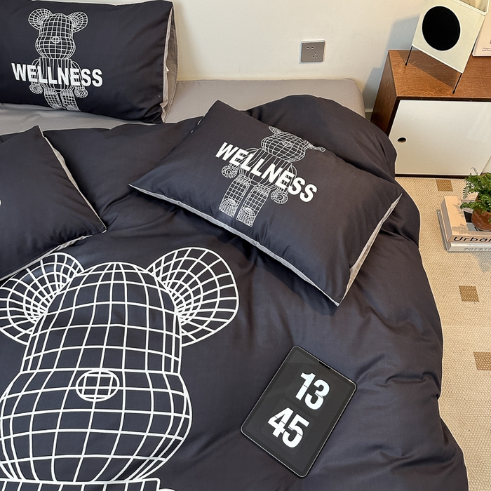 91家纺网 家纺一手货源 找家纺 摩卡（乐趣） 2025新款现代简约网红款四季棉四件套 机器熊