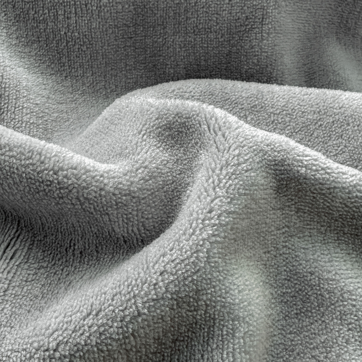 91家纺网 家纺一手货源 找家纺 泰迪爱兰Teddy ISLAND 2025新款IP绣花牛奶绒刺绣套件 浅灰+银灰