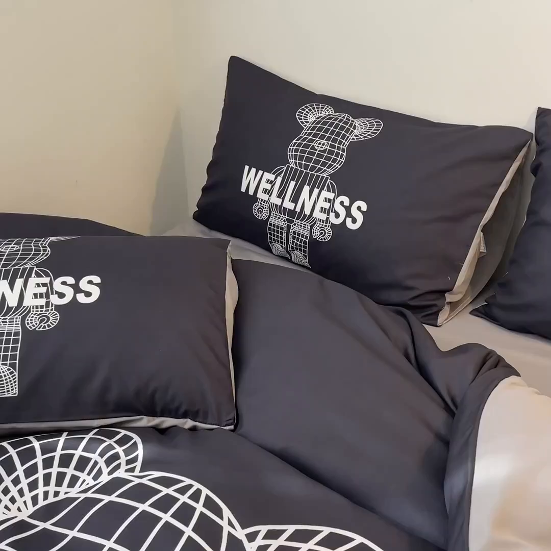 91家纺网 家纺一手货源 找家纺 摩卡（乐趣） 2025新款现代简约网红款四季棉四件套 机器熊