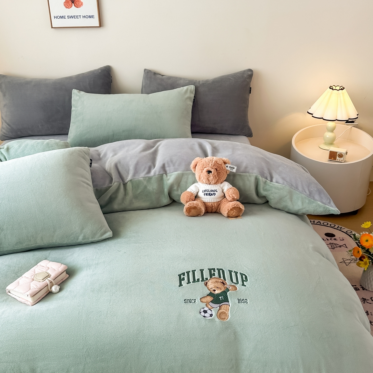 91家纺网 家纺一手货源 找家纺 泰迪爱兰Teddy ISLAND 2025新款IP绣花牛奶绒刺绣套件 清绿+银灰