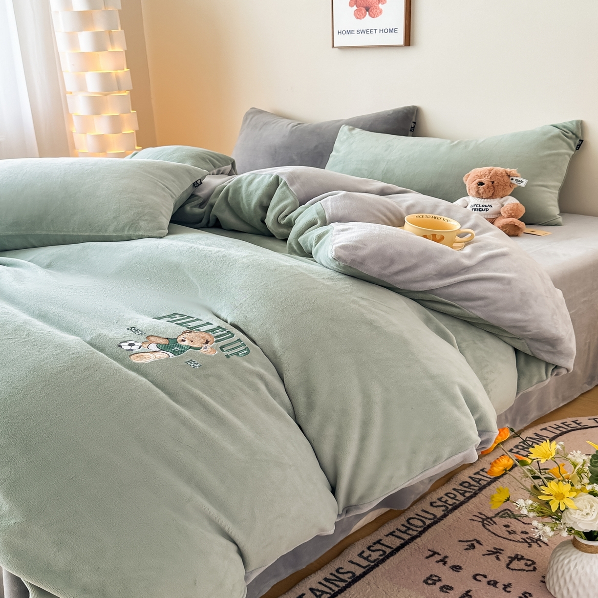 91家纺网 家纺一手货源 找家纺 泰迪爱兰Teddy ISLAND 2025新款IP绣花牛奶绒刺绣套件 清绿+银灰