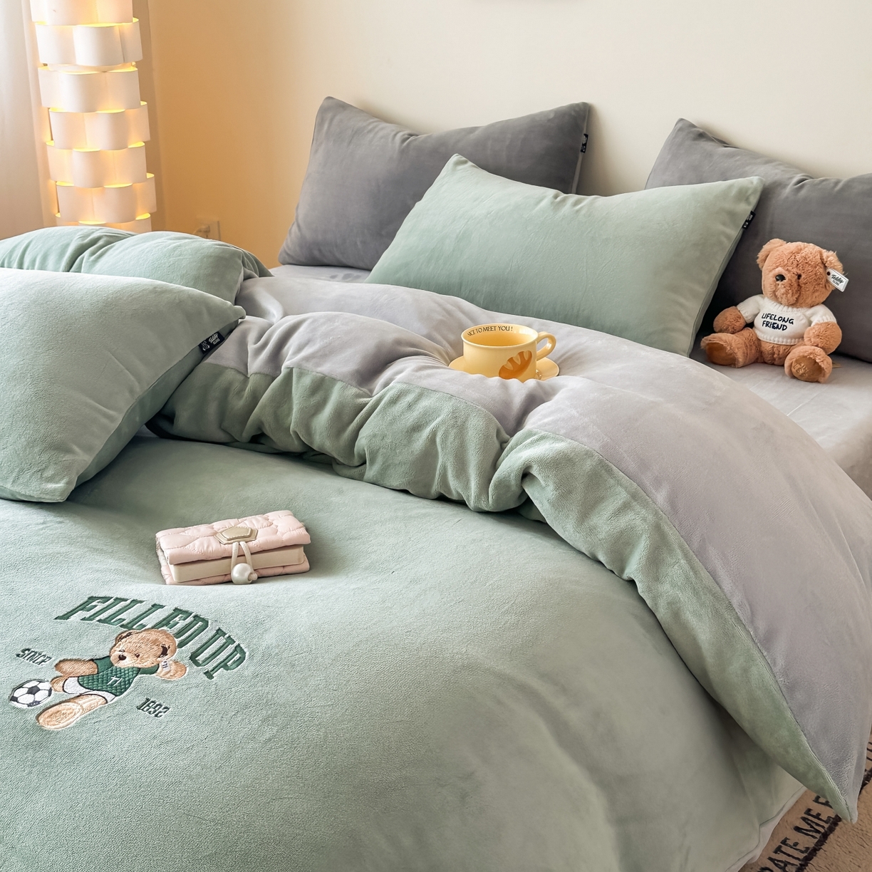 91家纺网 家纺一手货源 找家纺 泰迪爱兰Teddy ISLAND 2025新款IP绣花牛奶绒刺绣套件 清绿+银灰