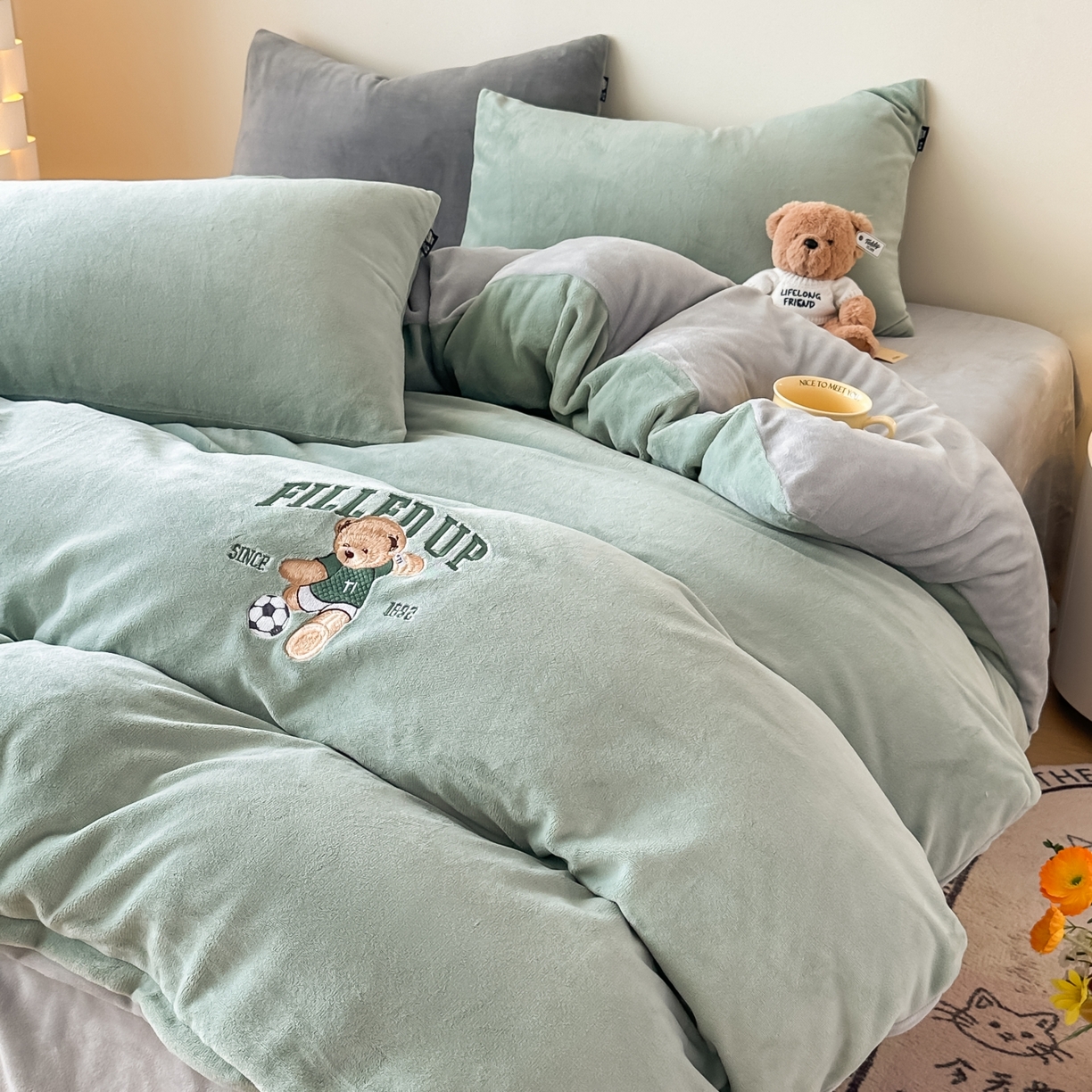 91家纺网 家纺一手货源 找家纺 泰迪爱兰Teddy ISLAND 2025新款IP绣花牛奶绒刺绣套件 清绿+银灰