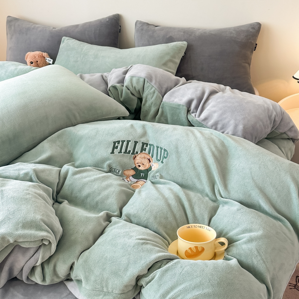 91家纺网 家纺一手货源 找家纺 泰迪爱兰Teddy ISLAND 2025新款IP绣花牛奶绒刺绣套件 清绿+银灰