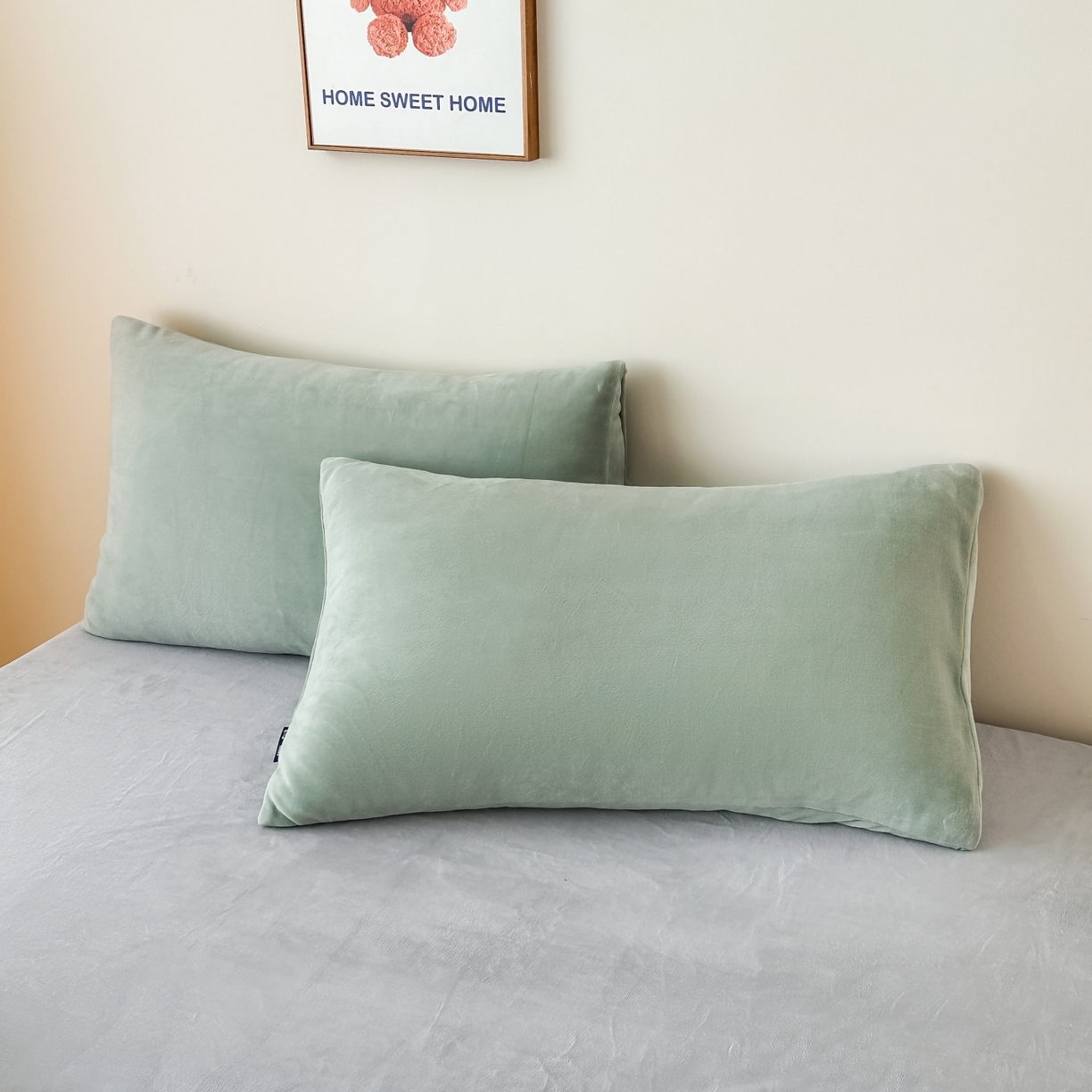 91家纺网 家纺一手货源 找家纺 泰迪爱兰Teddy ISLAND 2025新款IP绣花牛奶绒刺绣套件 清绿+银灰